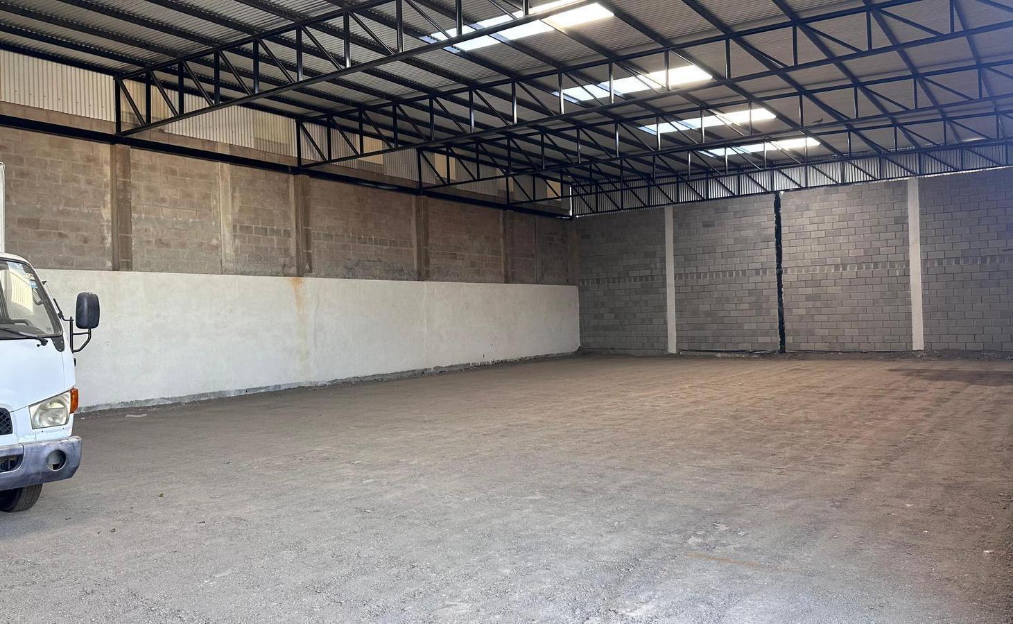 Foto de Nave Industrial 350 m2 y 370 m2 de Oficinas - Actualmente con renta, imagen 3