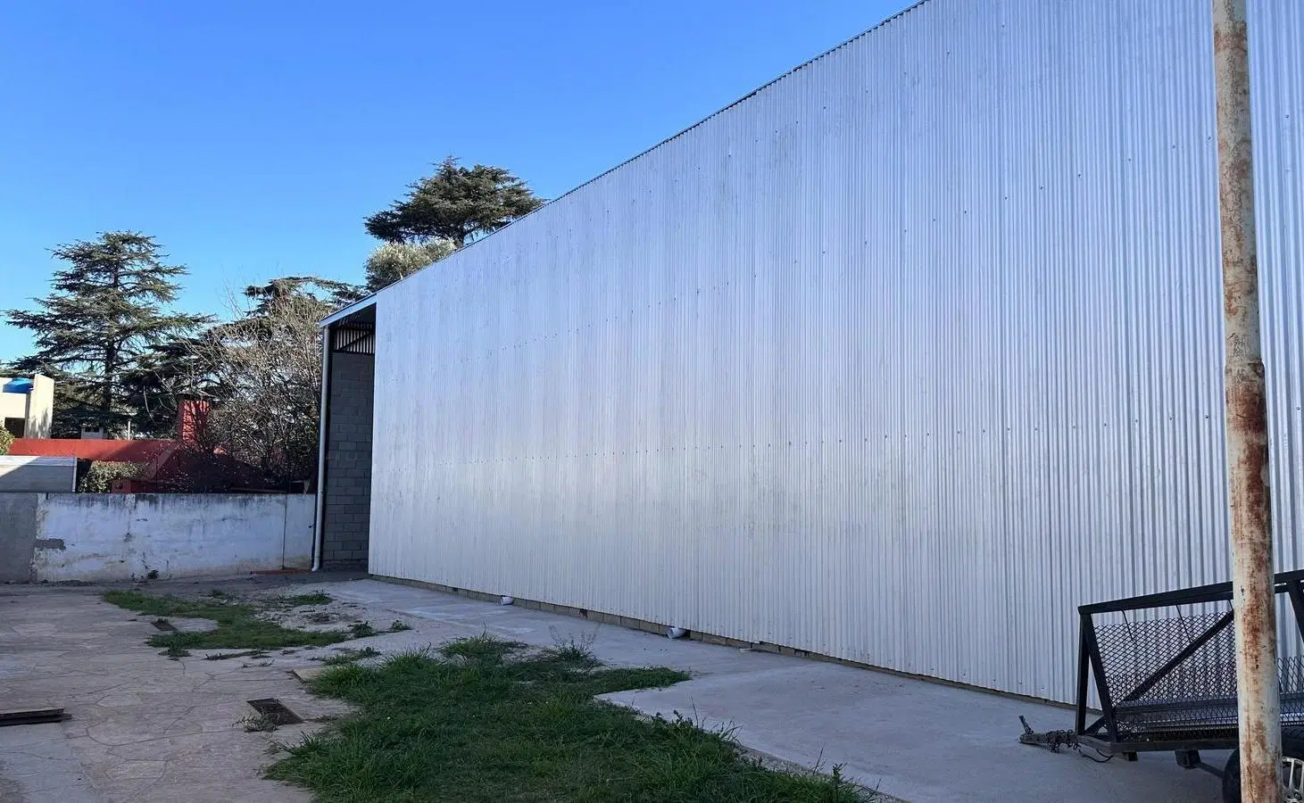 Nave Industrial 350 m2 y 270 m2 de Oficinas - Actualmente con renta 4