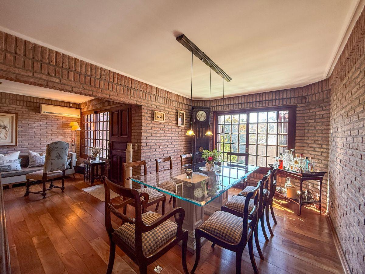 Foto de Imperdible casa en venta, 5 Ambientes con Jardín y Pileta, Excelente, imagen 4