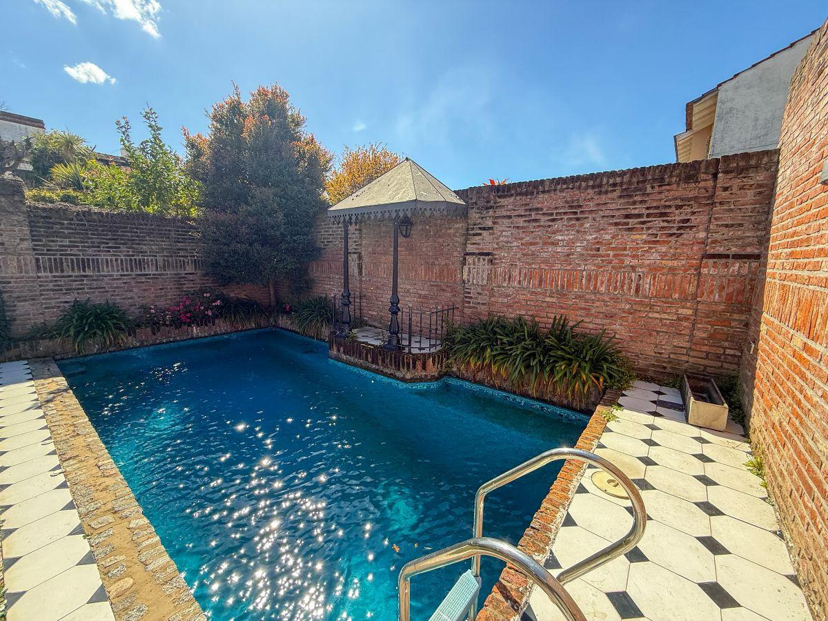 Foto de Imperdible casa en venta, 5 Ambientes con Jardín y Pileta, Excelente, imagen 2