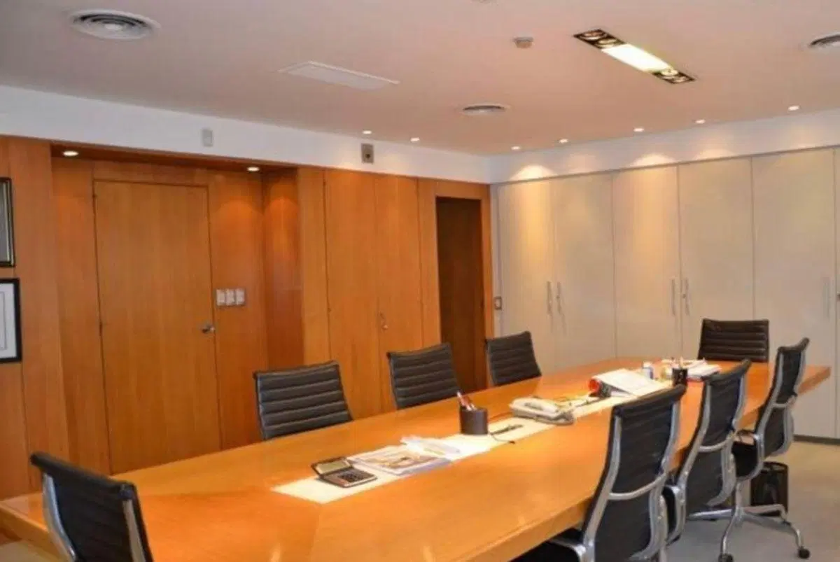 Venta oficina corporativa Amoblada y Equipada en microcentro 10 Cocheras 5