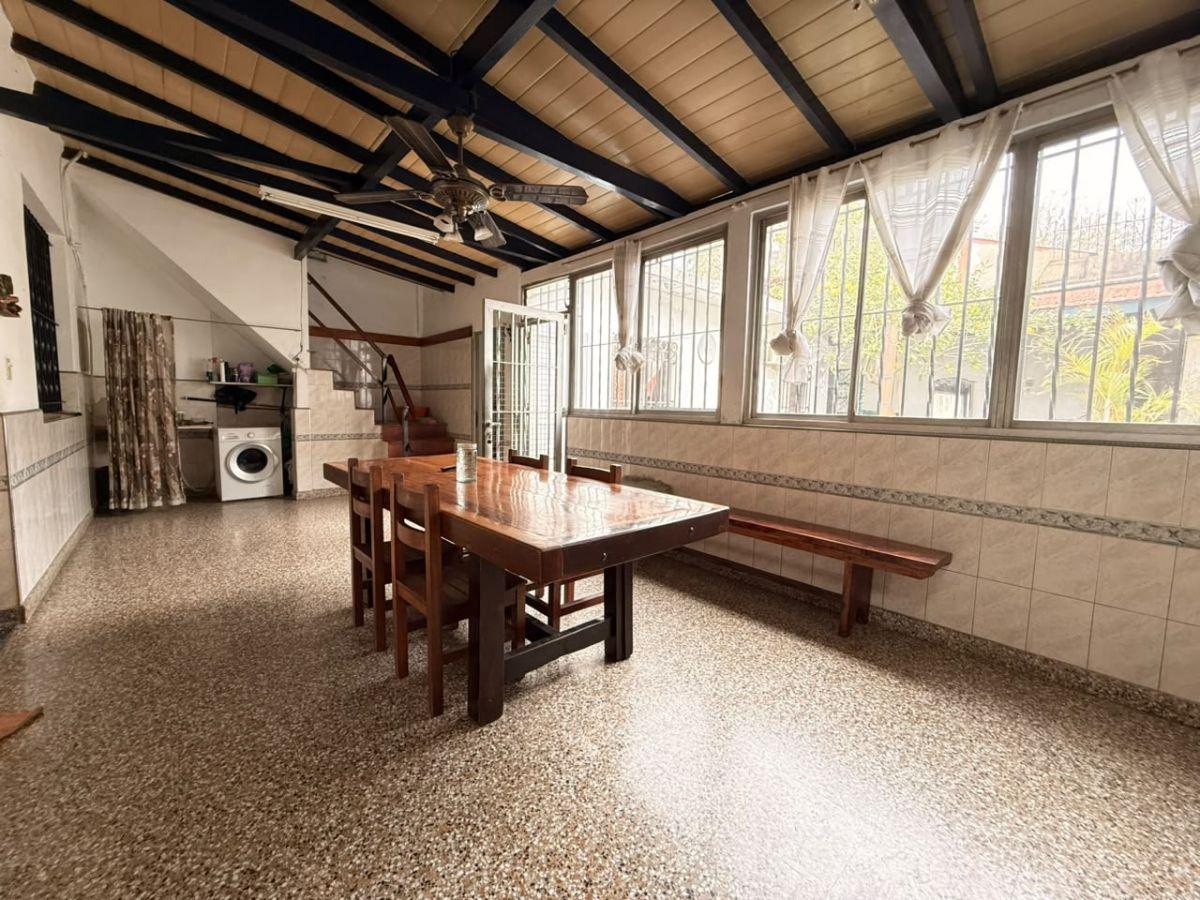 Foto de Venta Casa Chalet 5 ambientes en Parque Chas Cochera Parrilla, imagen 2
