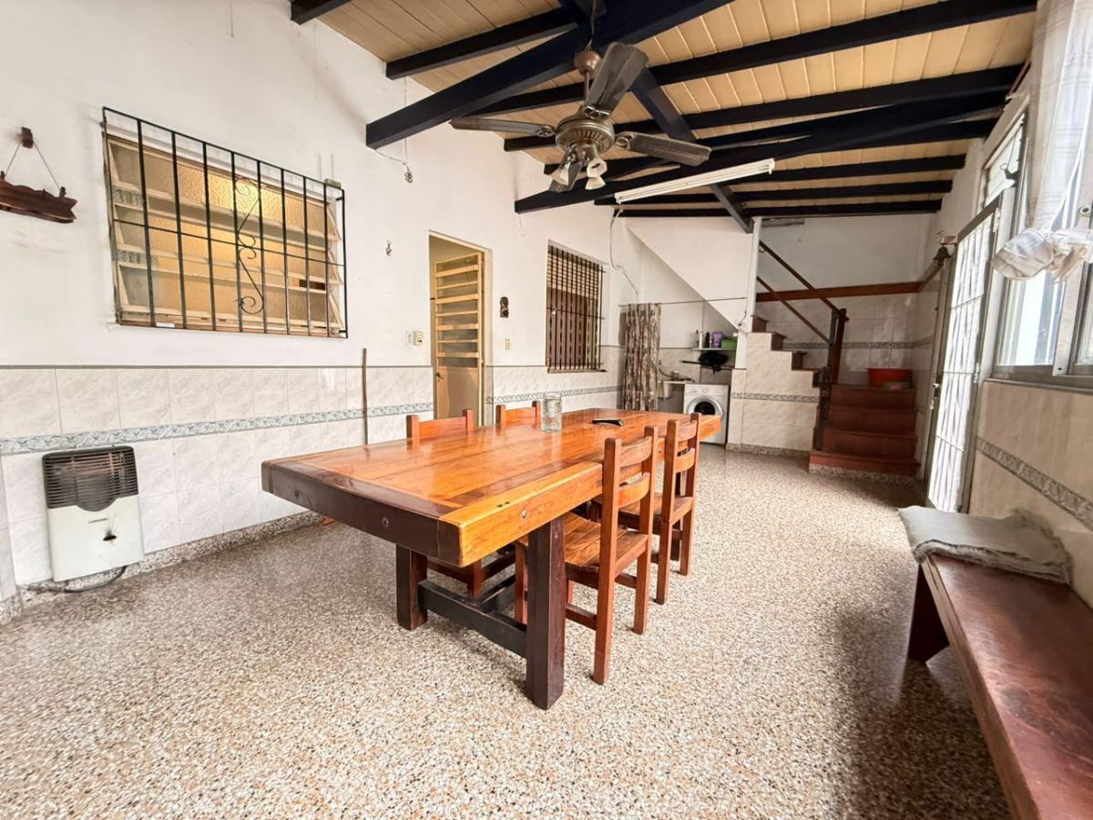 Foto de Venta Casa Chalet 5 ambientes en Parque Chas Cochera Parrilla, imagen 3