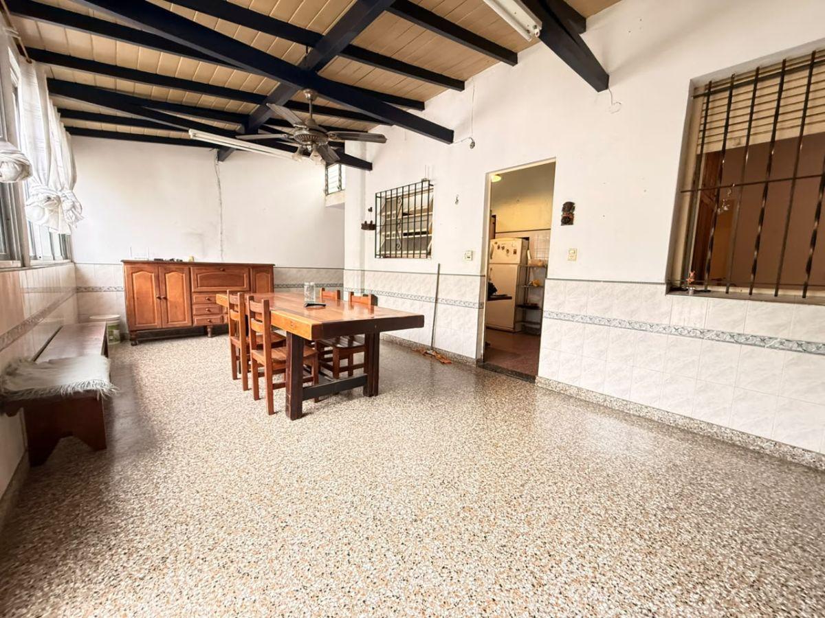 Foto de Venta Casa Chalet 5 Ambientes en Parque Chas Jardín, Quincho con, imagen 5