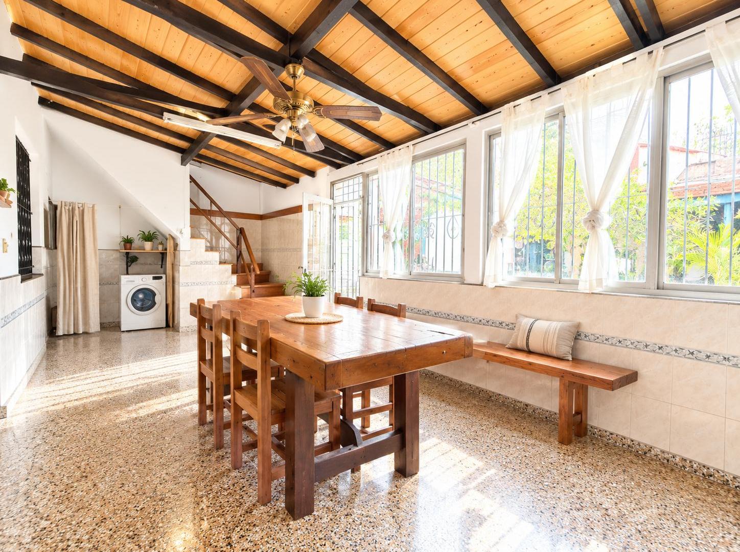 Foto de Venta Casa Chalet 5 Ambientes en Parque Chas Jardín, Quincho con, imagen 2