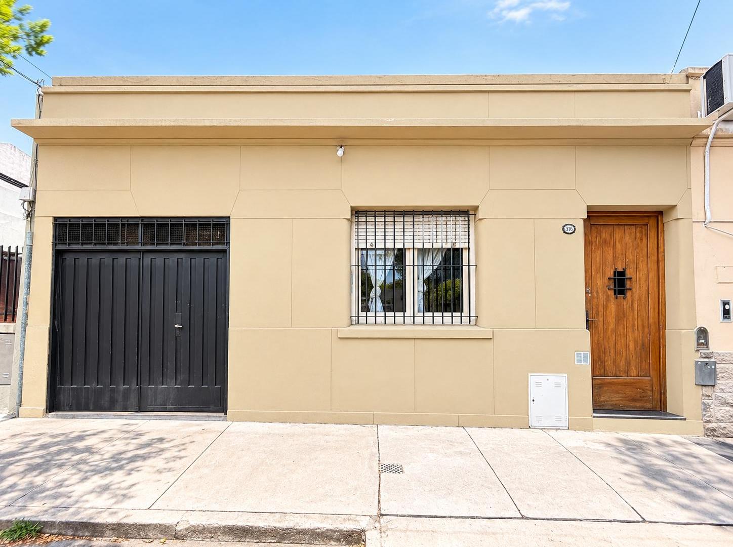 Foto de Venta Casa Chalet 5 Ambientes en Parque Chas Jardín, Quincho con, imagen 4