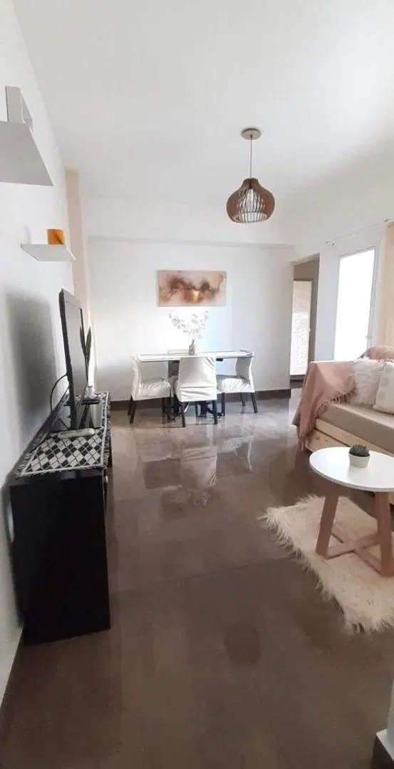 Alquiler – 2 ambientes amoblado con amplios balcones, todo luz. 1