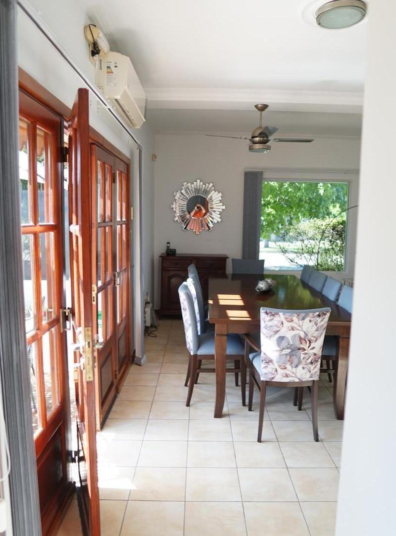 Foto de Venta de casa 4 dormitorios en B° Belgrano C/ pileta doble garage y, imagen 2