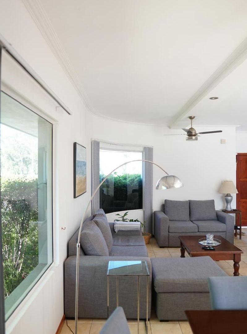 Venta de casa 4 dormitorios en B° Belgrano C/ pileta doble garage y doble ingreso