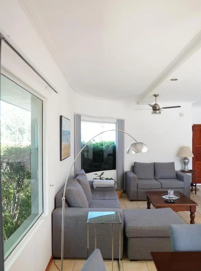 Venta de casa 4 dormitorios en B° Belgrano C/ pileta doble garage y doble ingreso 3