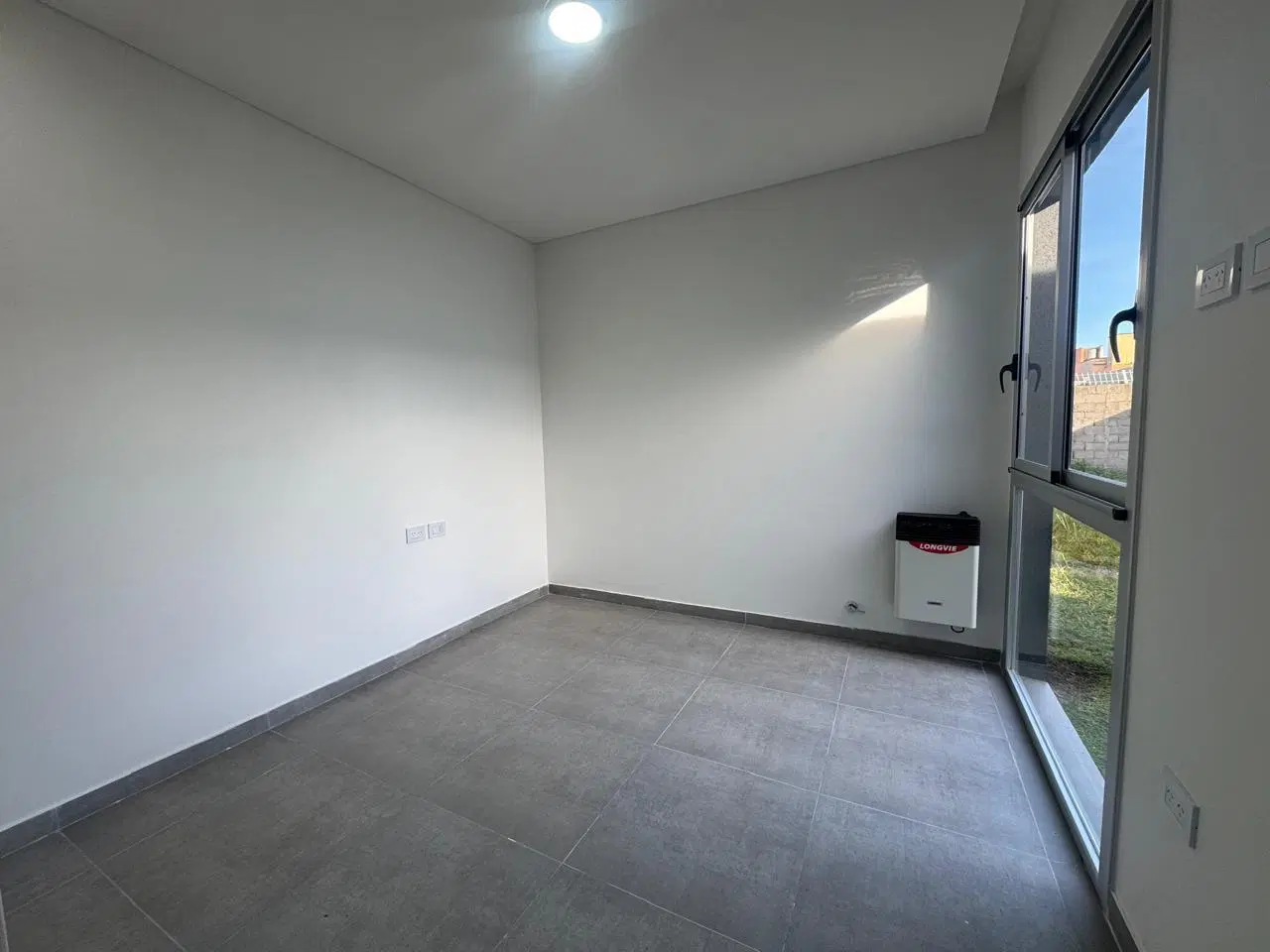 Casa/dos dormitorios/barrio Pizzurno/moderna/todos los servicios/Estrenar/Calidad/garaje/patio 4