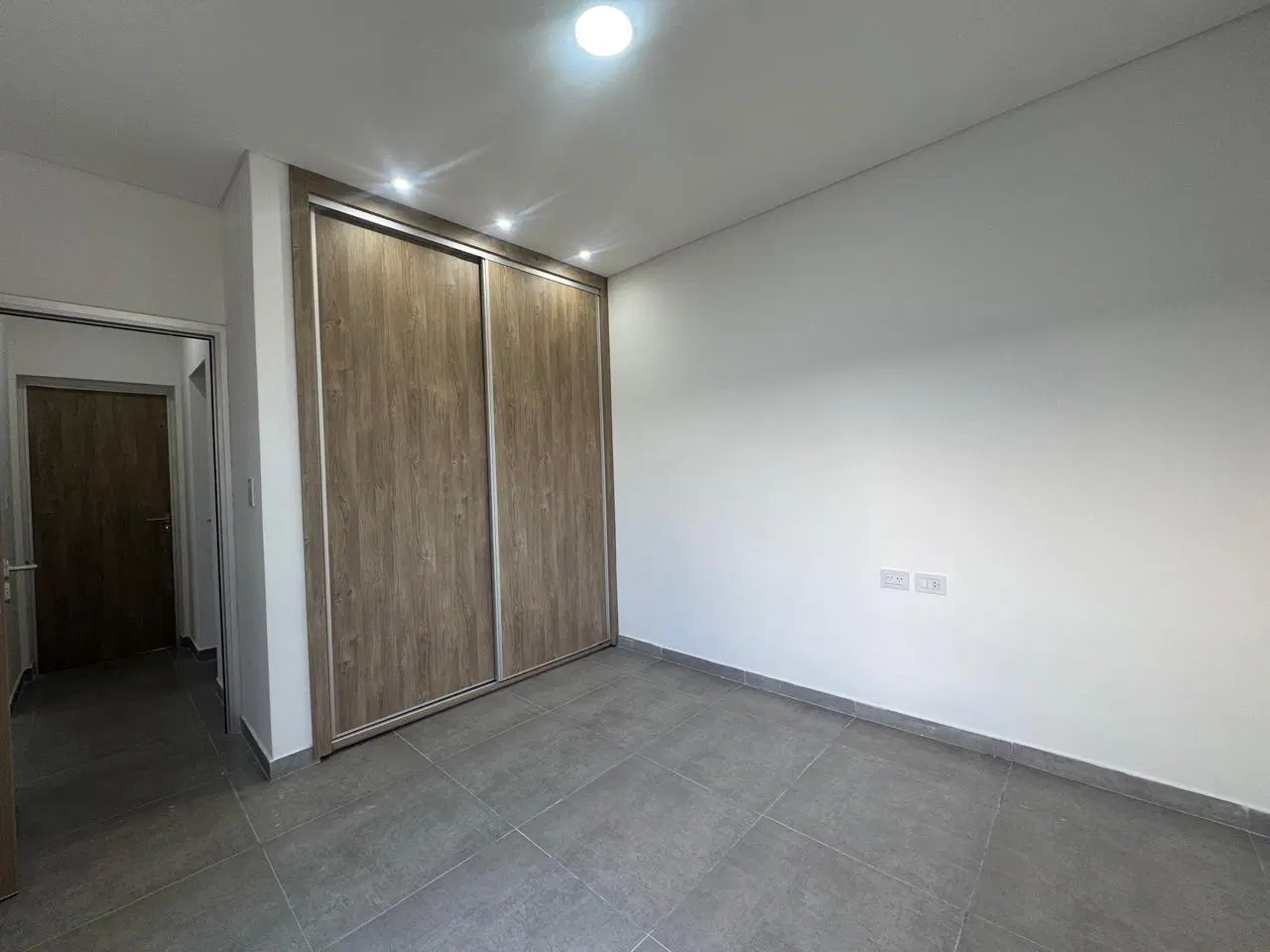 Casa/dos dormitorios/barrio Pizzurno/moderna/todos los servicios/Estrenar/Calidad/garaje/patio 8