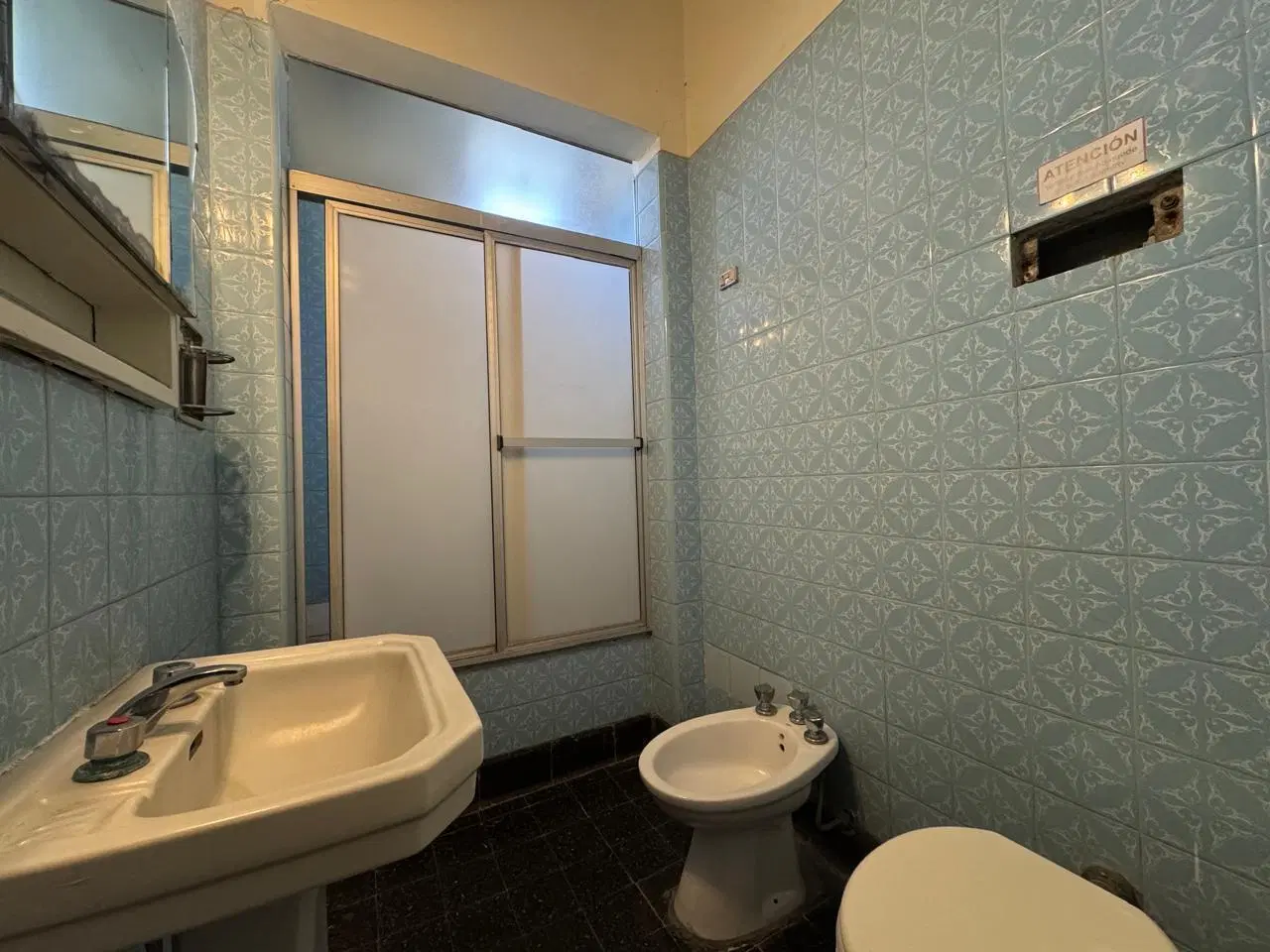 Casa/Céntrica/3Dormitorios/todos los servicios/Esquina/B°Mosconi 2