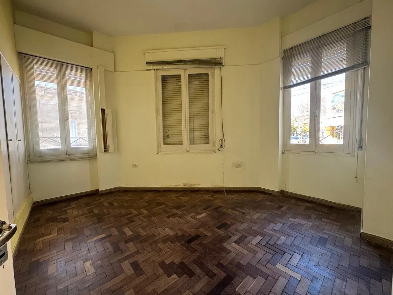 Casa/Céntrica/3Dormitorios/todos los servicios/Esquina/B°Mosconi 4