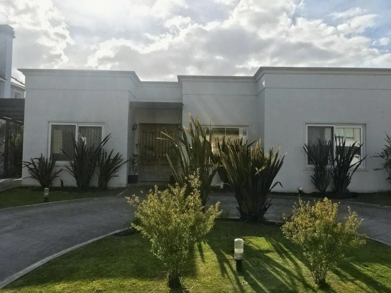 ALQUILER 24 MESES CASA 5 AMBIENTES RUMENCO PISCINA JARDIN 1