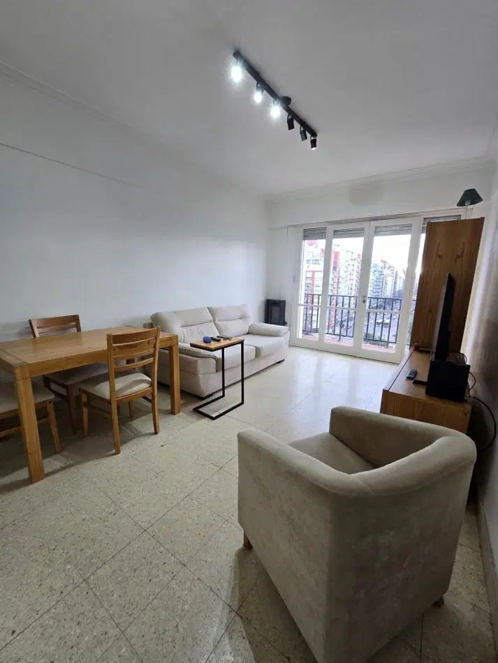 DEPARTAMENTO 3 AMB BALCON A LA CALLE PLAZA COLON 5