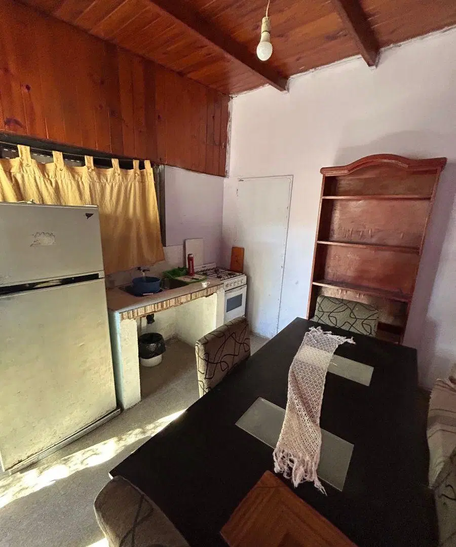 Casa En Los Hornos con departamento independiente sobre lote de 10x40 3