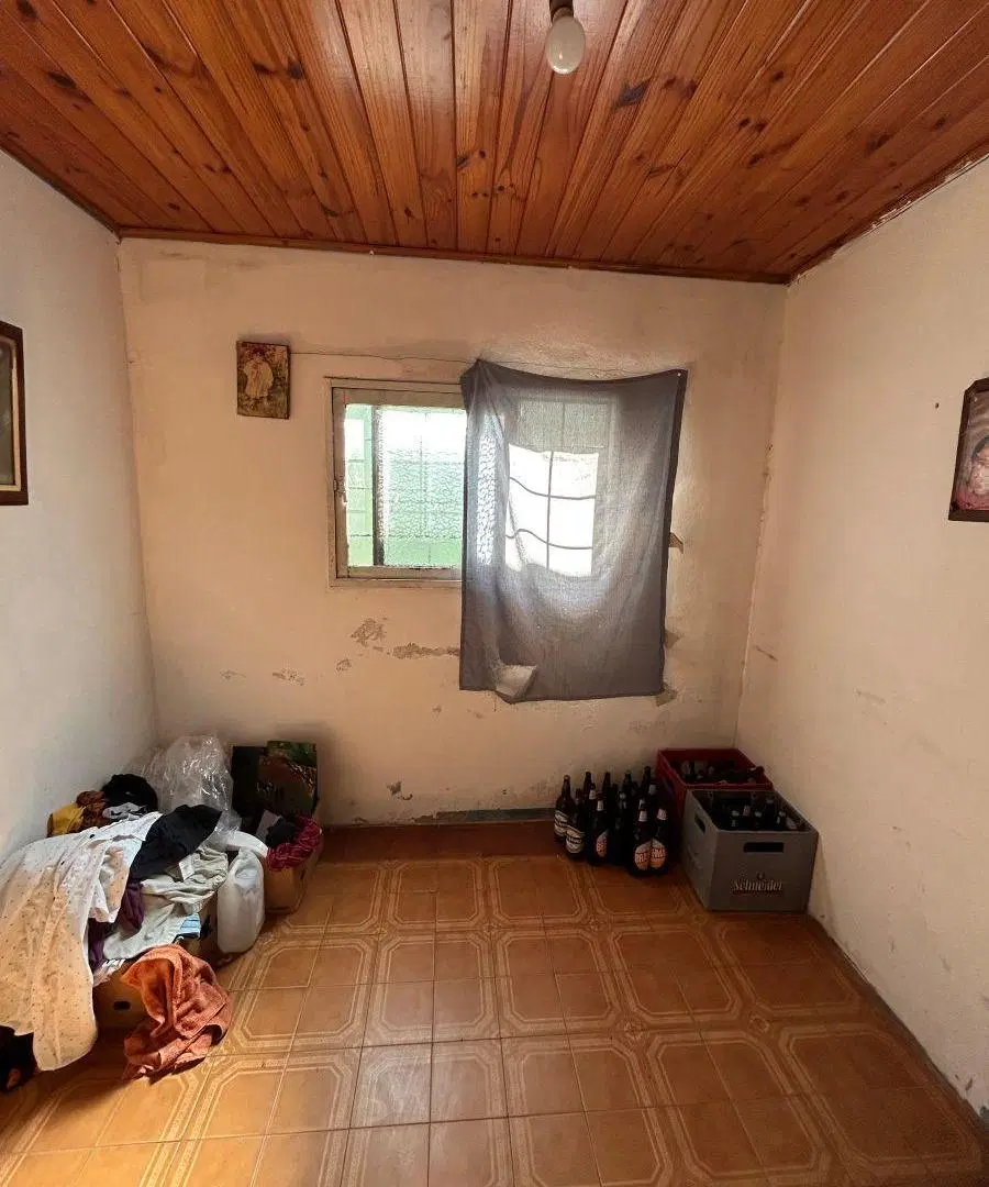 Casa En Los Hornos con departamento independiente sobre lote de 10x40 2