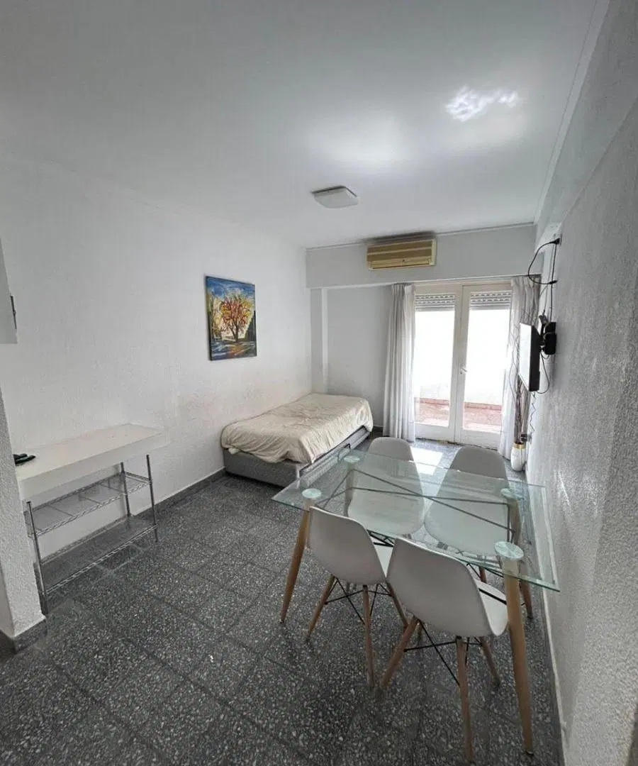 Departamento en calle 35 entre 11 y 12 de 2 dormitorios con patio y jardin 4