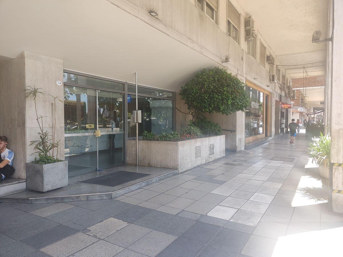 Foto de VENTA - OFICINA JUNTO AL PATIO BULLRICH - Premium Equipamiento, imagen 1