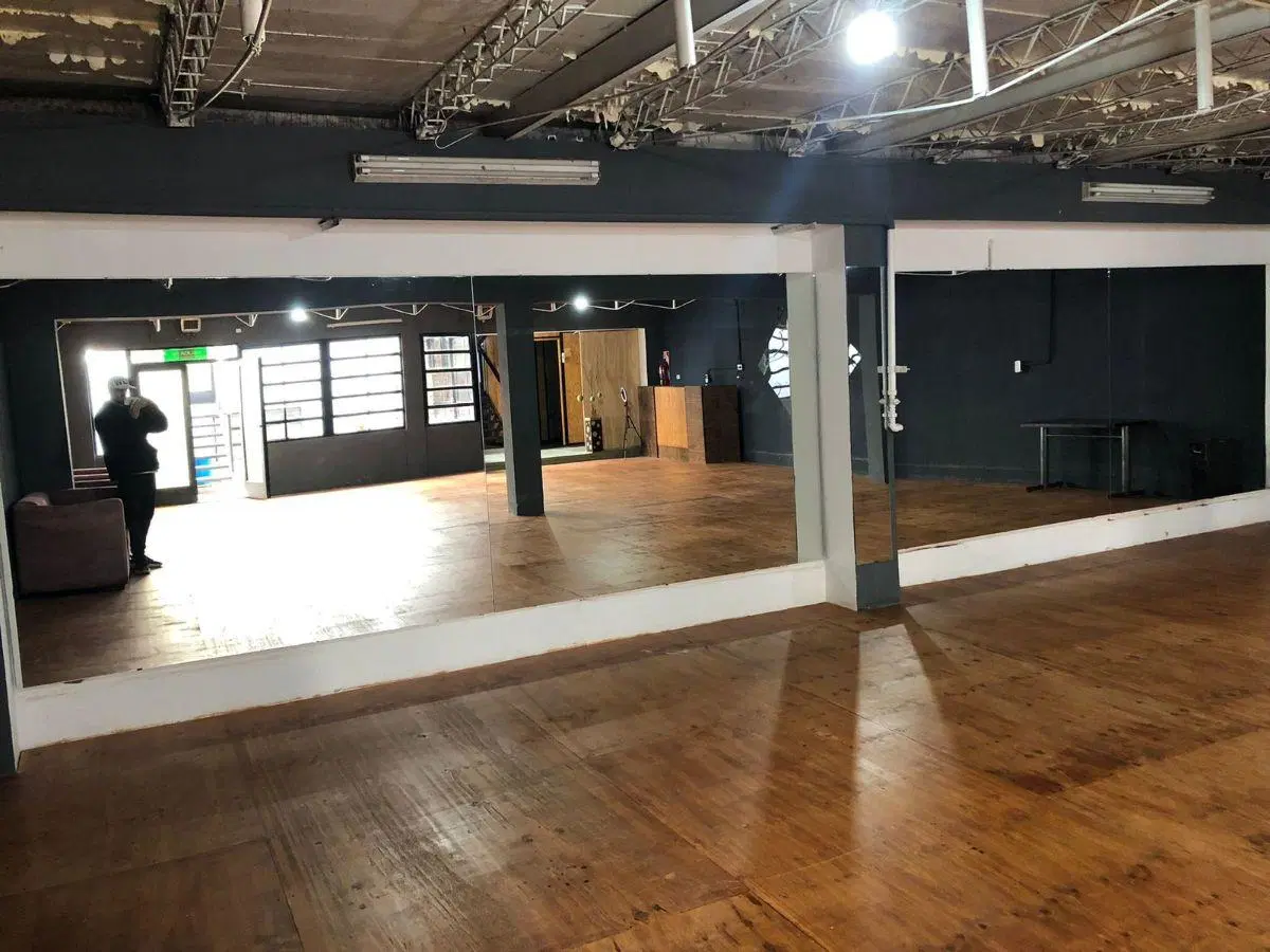 LOCAL COMERCIAL BARRIO SANTA ANA 4
