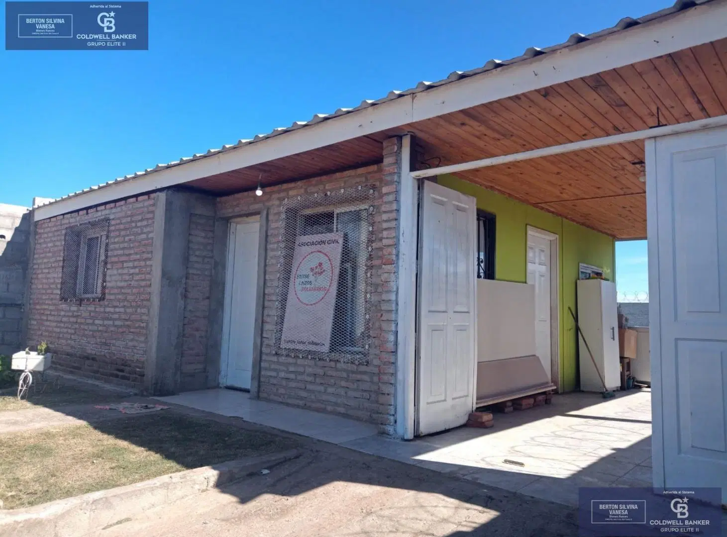 Venta casa en Villa Mercedes, 3 ambientes con cochera, excelente zona. 4