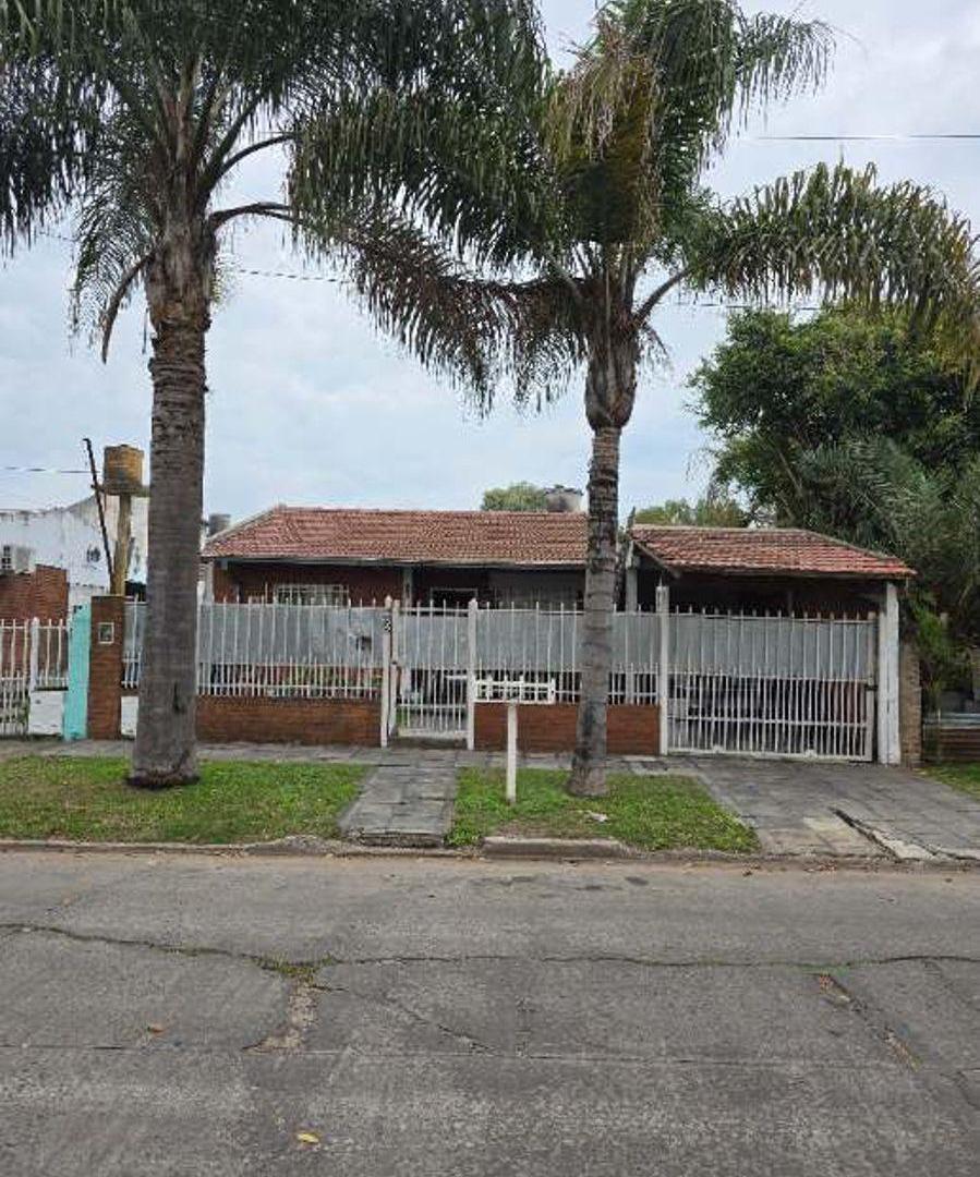 Chalet 4 amb en Villa Tesei ,sobre lote de 400m2!!
