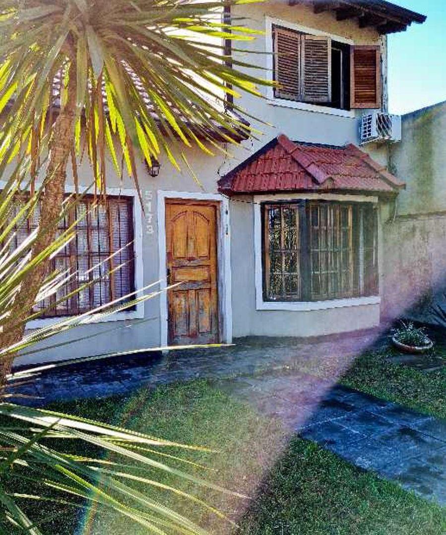 Casa con 575 m² y 4 dormitorios en venta en Villa Tesei
