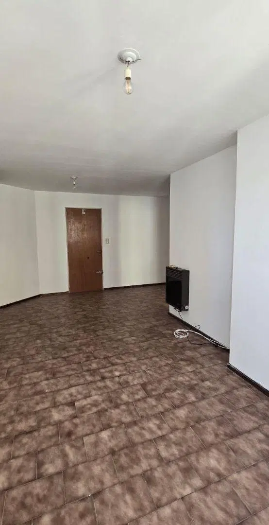 Departamento de 84 m² con 2 dormitorios en alquiler en Alberdi 2
