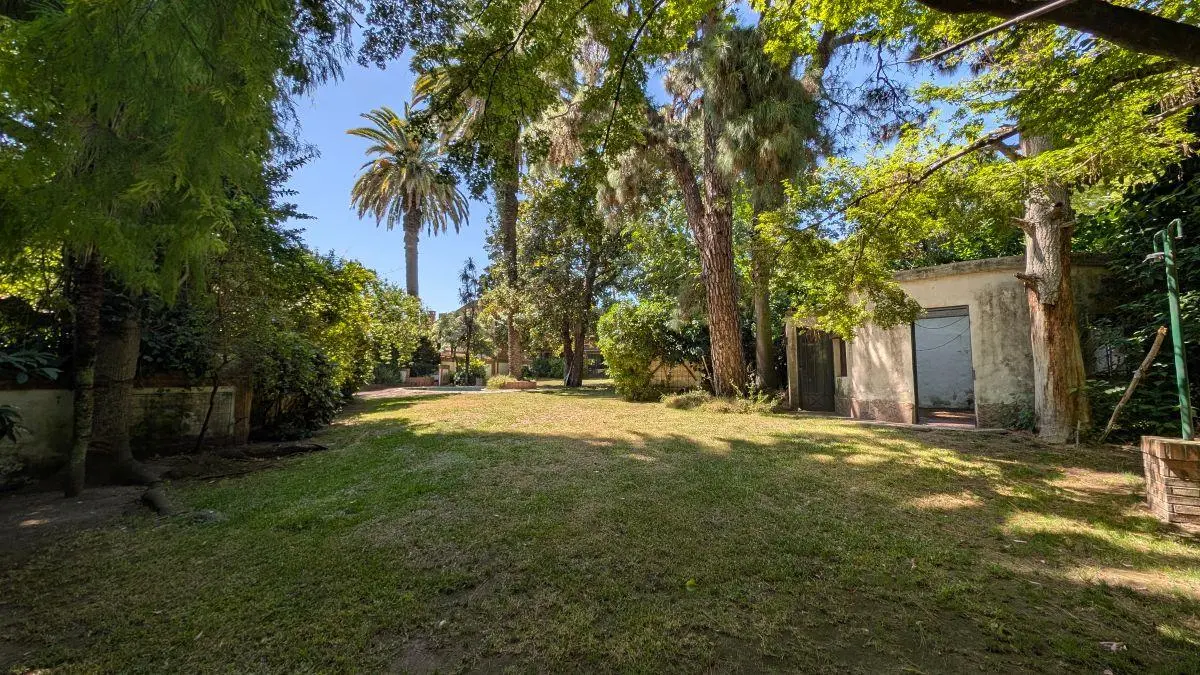CASA A REFACCIONAR 934 M2 DE TERRENO, JARDIN Y PILETA EN BARRANCAS DE SAN ISIDRO 4