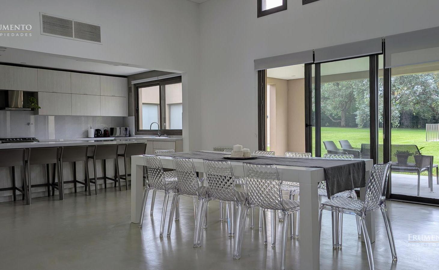 Casa en Chacras de Open Door, 6780 M2 de lote, 512 M2 totales cubiertos