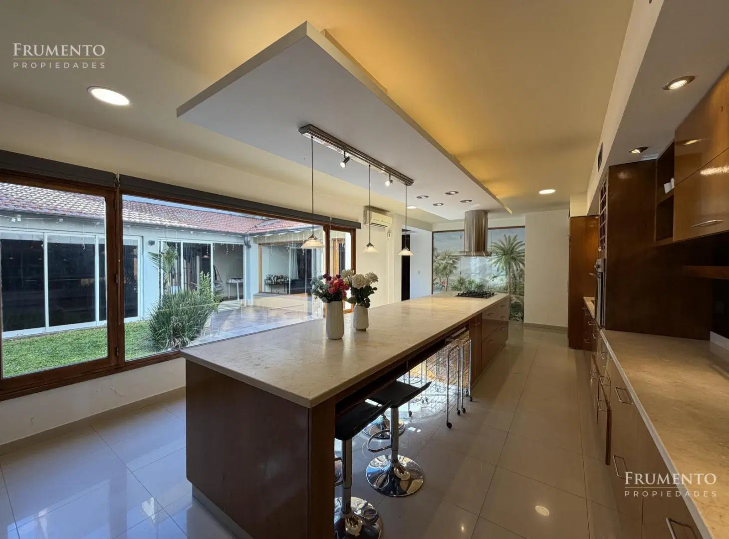CASA 6 AMBIENTES CON JARDIN Y PILETA CLIMATIZADA EN FLORIDA 5