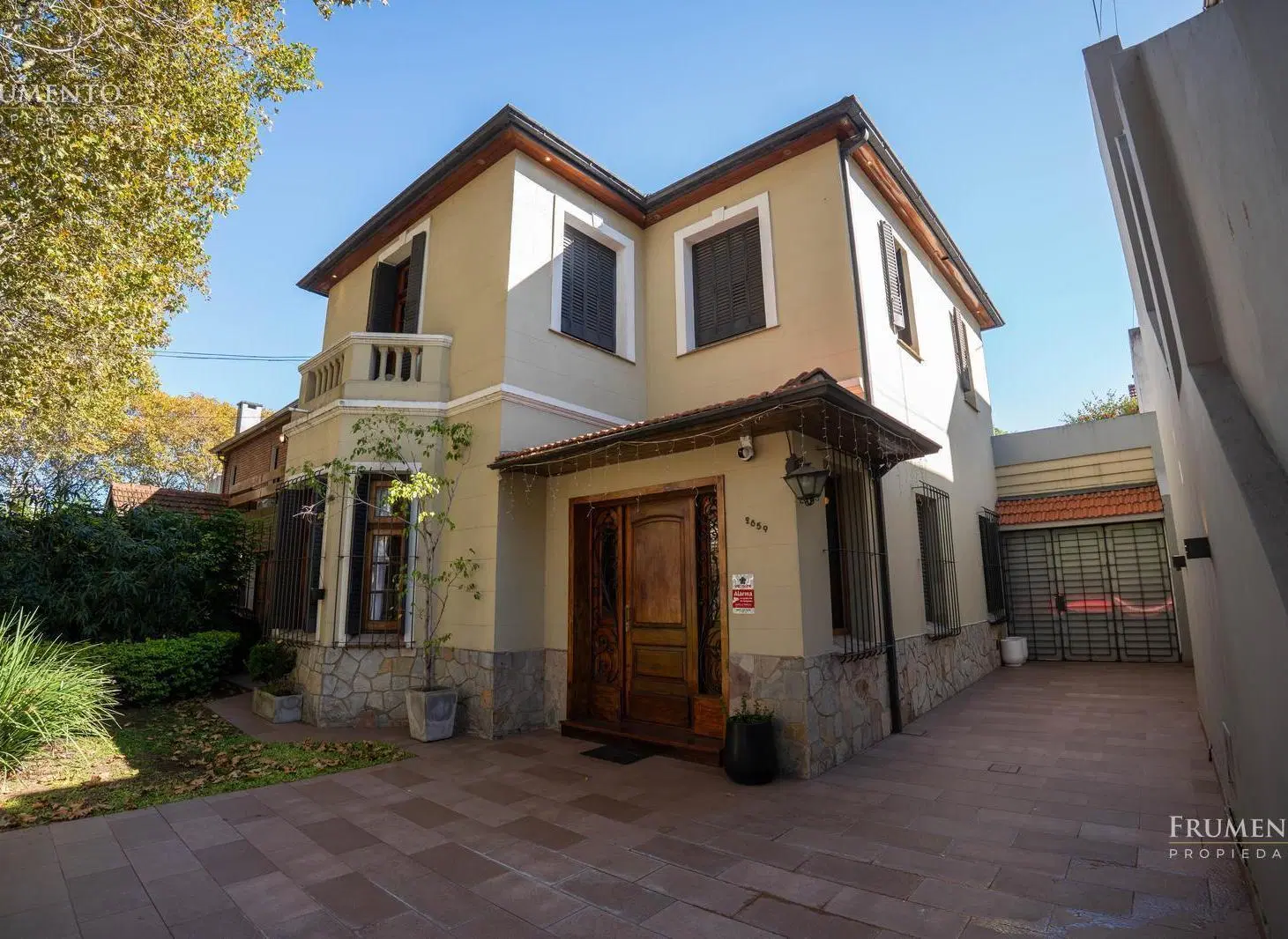 CASA 6 AMBIENTES CON JARDIN Y PILETA CLIMATIZADA EN FLORIDA 2