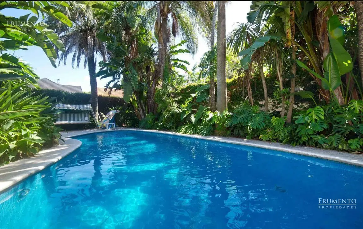 Unica residencia en Olivos, con Jardin, Pileta, 10 amb. y 1500 M2 de lote 8
