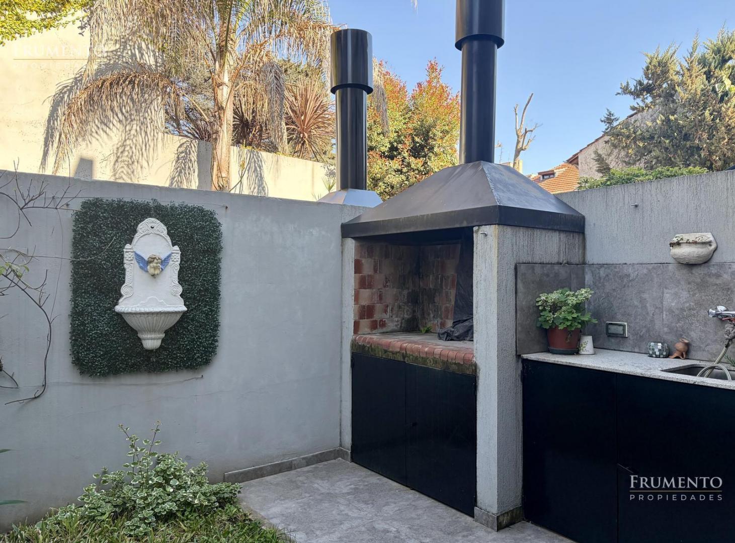 Foto de TRIPLEX 4 AMBIENTES EN 3 PLANTAS CON JARDIN, PARRILLA Y COCHERA EN, imagen 1