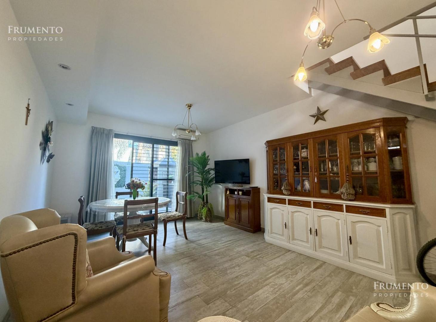 Foto de TRIPLEX 4 AMBIENTES EN 3 PLANTAS CON JARDIN, PARRILLA Y COCHERA EN, imagen 5