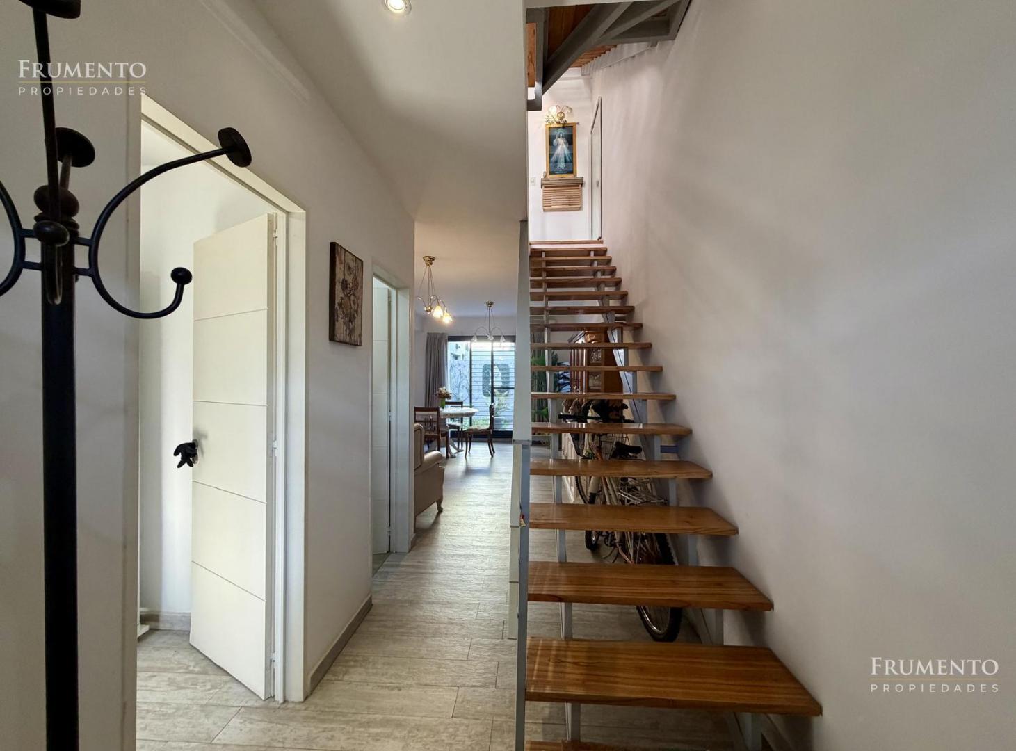 Foto de TRIPLEX 4 AMBIENTES EN 3 PLANTAS CON JARDIN, PARRILLA Y COCHERA EN, imagen 4
