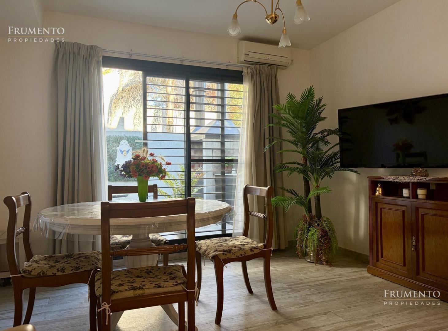 Foto de TRIPLEX 4 AMBIENTES EN 3 PLANTAS CON JARDIN, PARRILLA Y COCHERA EN, imagen 3