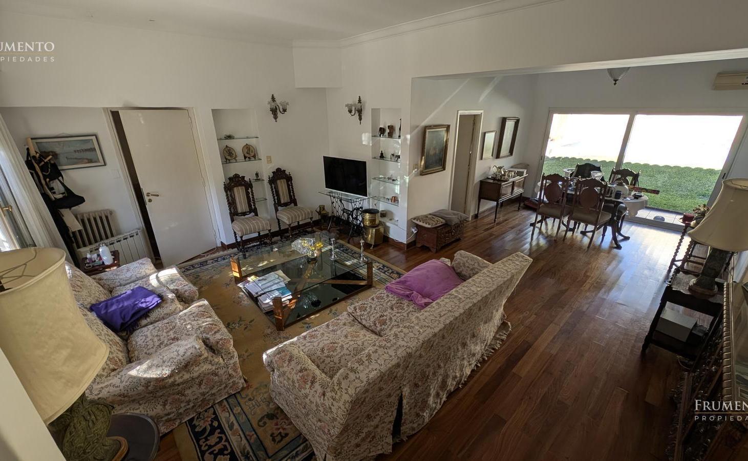 Foto de Excelente Casa 5 Ambientes con Jardin, Pileta y Cochera, en el Bajo de, imagen 3