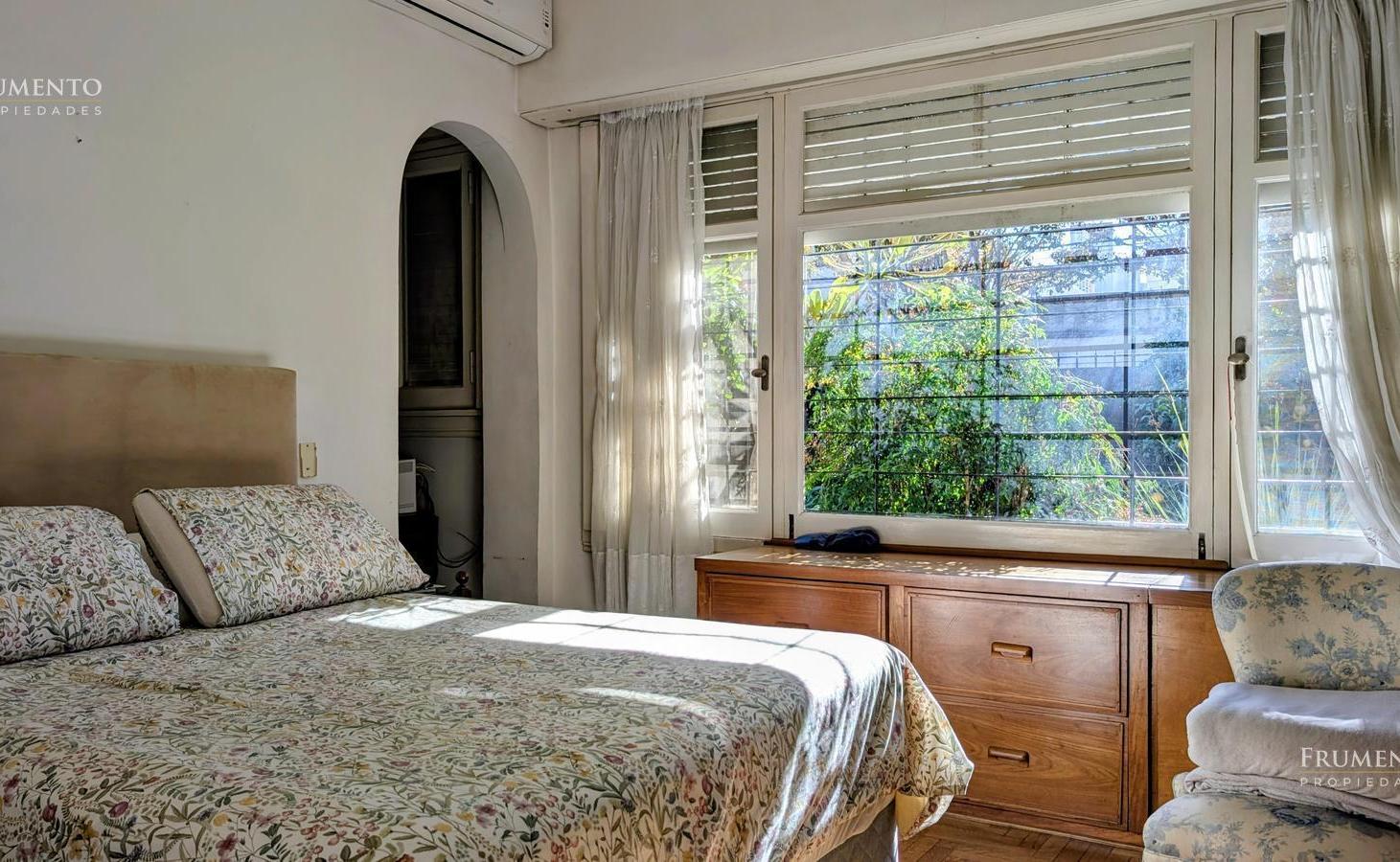 Foto de Excelente Casa 5 Ambientes con Jardin, Pileta y Cochera, en el Bajo de, imagen 4
