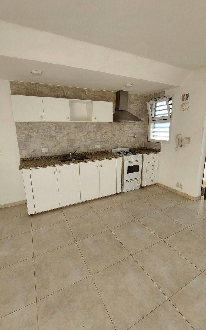 Foto de 63 y 136 LOS HORNOS. ALQUILER 1 DORMOTORIO, imagen 2