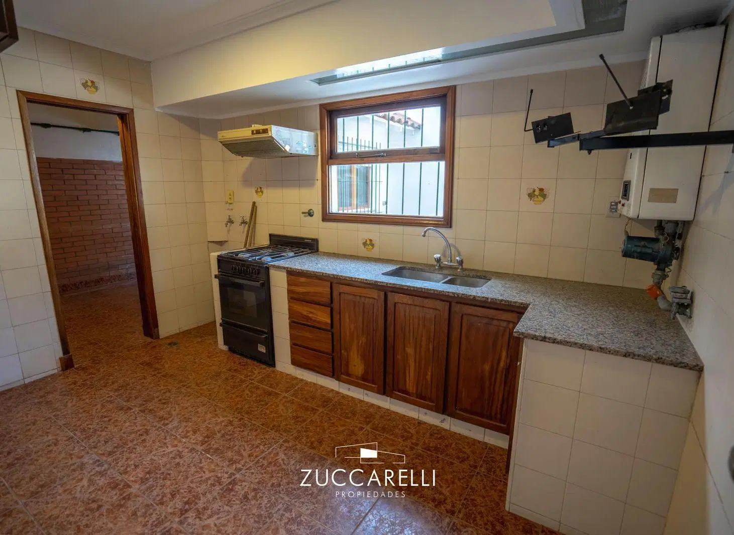 Casa de 3 ambientes con quincho y garage 5
