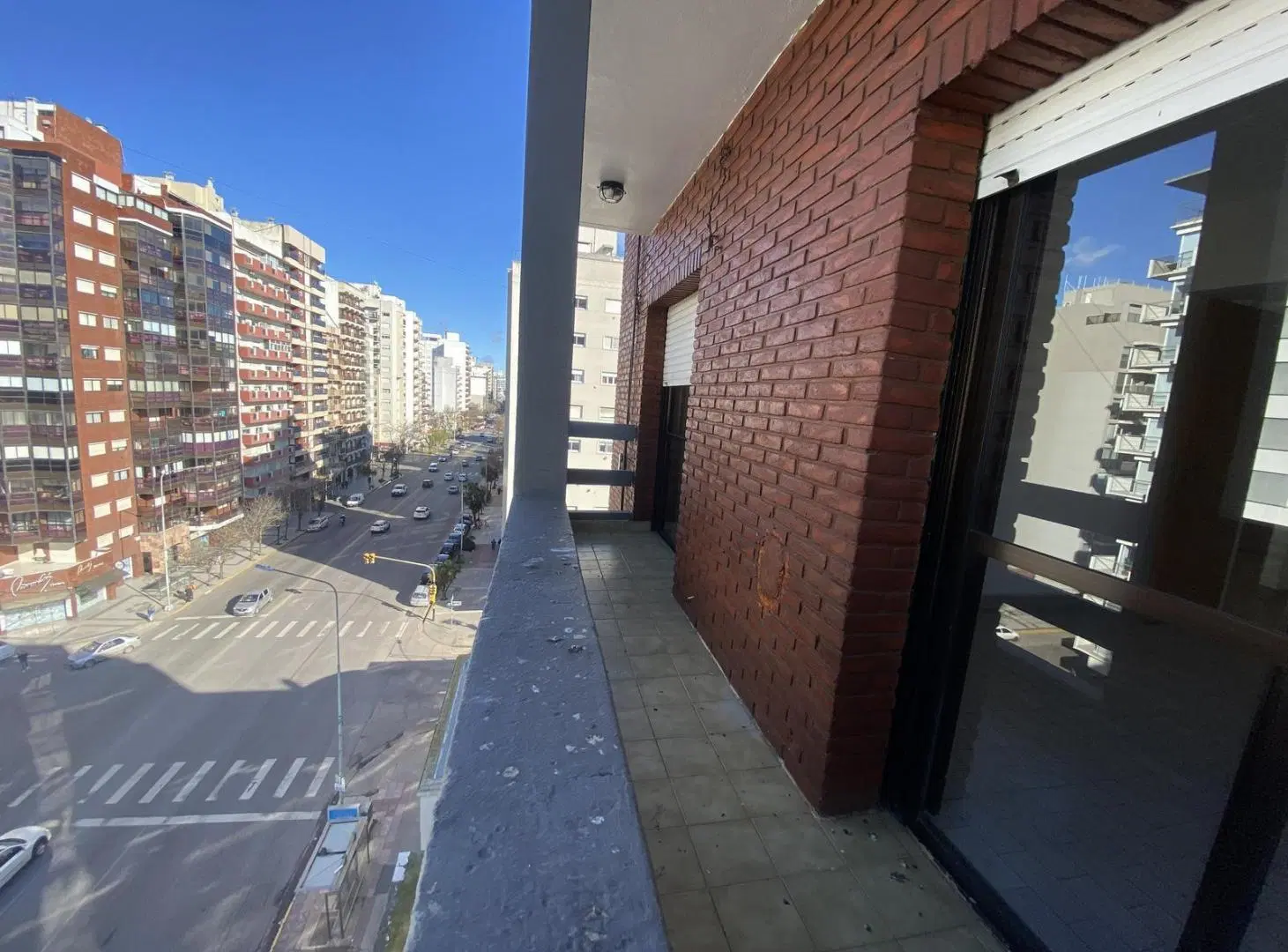 Alquiler 24 meses departamento de 2 ambientes al frente con balcon saliente 2