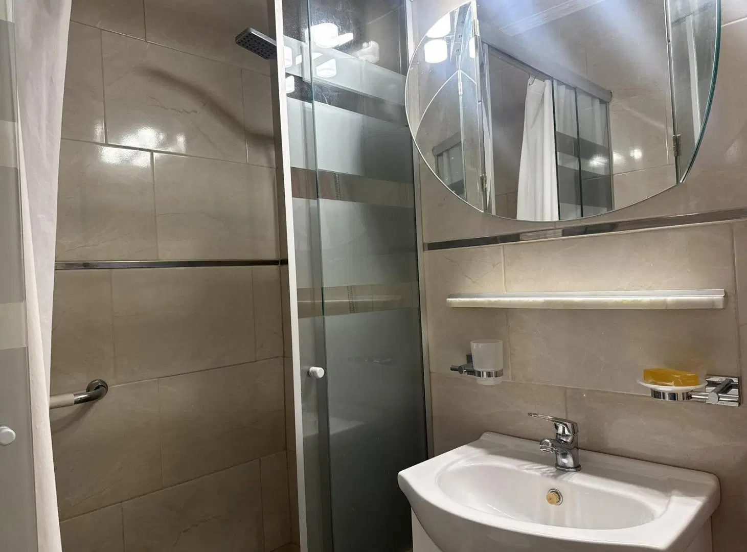 Departamento de 2 ambientes al frente con balcón y cochera 3
