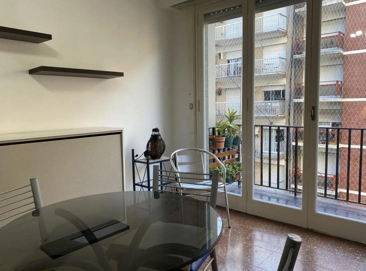 Departamento de 2 ambientes al frente con balcón y cochera 2