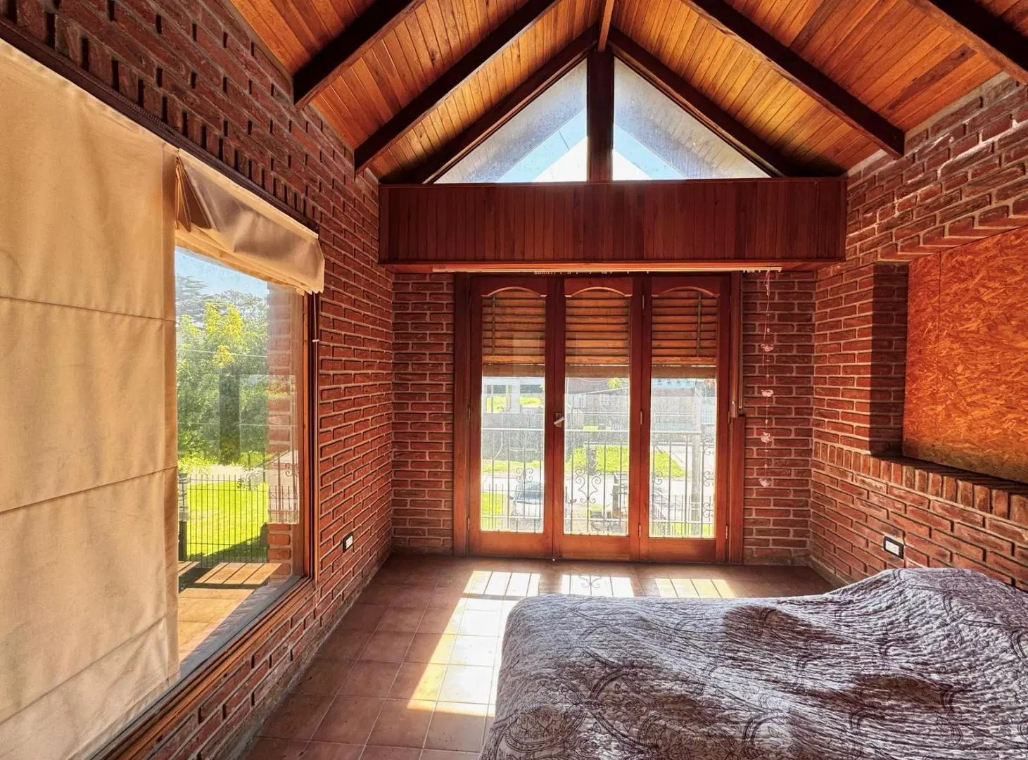 ALQUILER 24 MESES Chalet 4 ambientes con garage y pileta climatizada 2