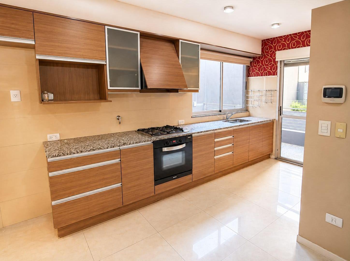 Foto de Semi piso de 4 ambientes con cochera y baulera / con piscina, solarium, imagen 2