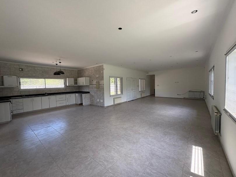 Foto de Casa Chalet en Venta en Empalme Lobos, Lobos, Resto de la Provincia, imagen 3