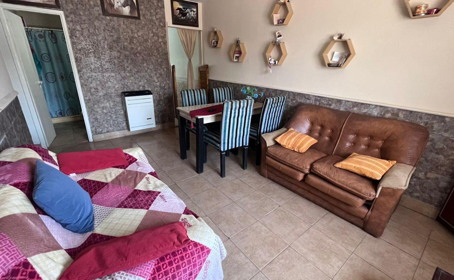Foto de Venta casa 3 ambientes en el barrio Raices con pileta, imagen 2