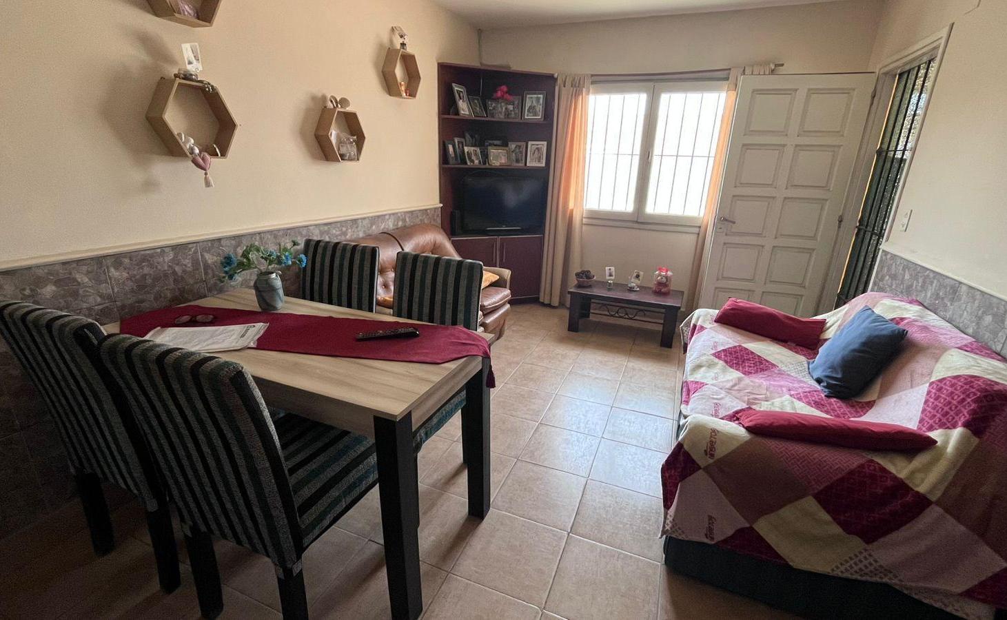 Foto de Venta casa 3 ambientes en el barrio Raices con pileta, imagen 3